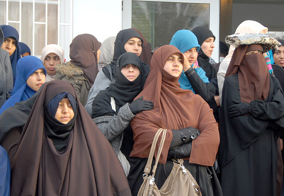 Bientôt une loi sur le port du niqab à l’université devant la Constituante.