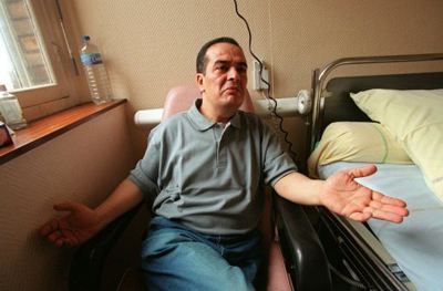 La grève de la faim du journaliste Taoufik Ben Brik en 2000 a relancé la pratique de la grève de la faim en Tunisie.