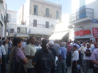 Rassemblement de syndicalistes devant le siège de l'Ugtt.