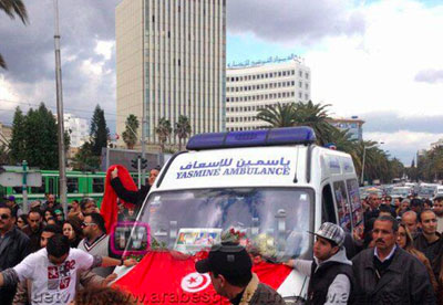 L'ambulance transportant la dépouille de Chokri Belaïd.