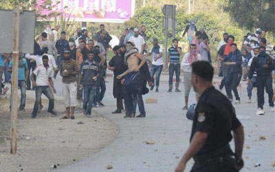 Jeunes extrémistes en confrontation avec la police Tunisie 