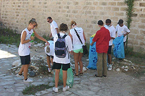Touristes-nettoyage-Sousse