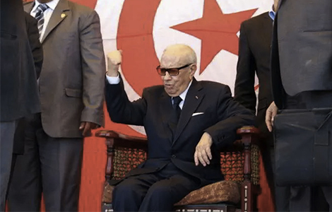 Caid-Essebsi-dictateur-Banniere