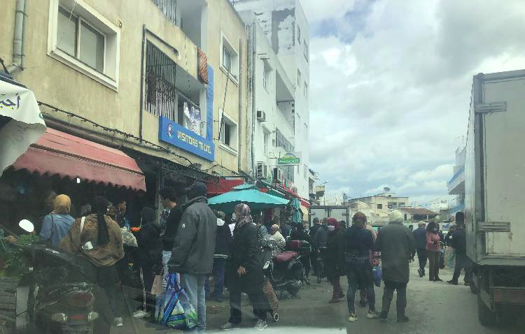 صورة اليوم: عودة الإكتظاظ في أزقة أريانة المدينة بعد يوم واحد من إعادة فتح  الأسواق البلدية - أنباء تونس