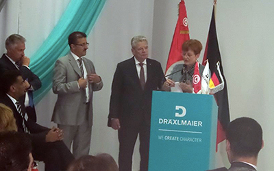 Le président Gauck à l'usine Draxlmaier à Siliana.