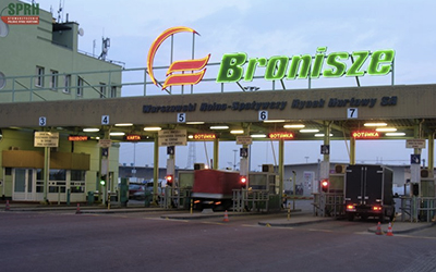 Marché de gros de Bronisze près de Varsovie.