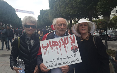 Des touristes se mêlent aux Tunisiens