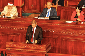 Habib Essid à l'Assemblée 