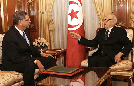 Habib Essid recu par Caid Essebsi au Palais de Carthage Banniere