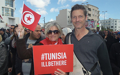 Sylvie et Steeve, des Français vivant en Tunisie depuis 8 ans, à la marche antiterroriste du Bardo