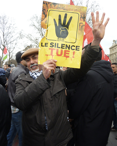 Un Nahdhaoui manifeste à Paris.