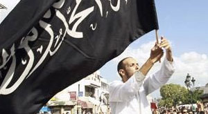 Des dizaines de salafistes se sont rassemblés, jeudi soir, devant la morgue de l'hôpital Charles Nicole de Tunis, demandant qu'on leur livre la dépouille de Béchir El Golli, décédé quelques heures auparavant.