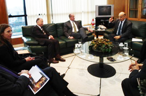 l'intérêt de son groupe de travailler avec le gouvernement tunisien pour améliorer l'efficience des infrastructures et réaliser sa vision et ses objectifs de croissance.