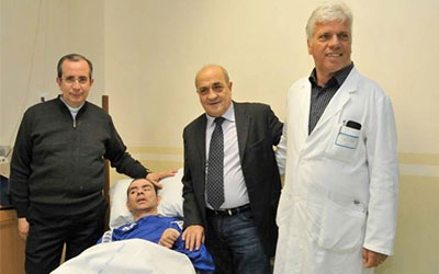 Amir-entoure-de-ses-medecins