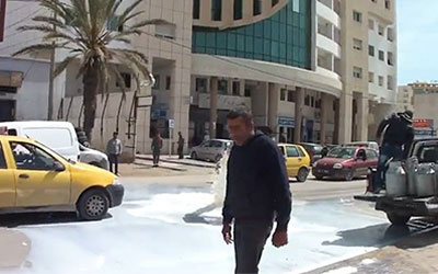 Agriculteurs-jettent-du-lait-Sfax
